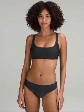 Lululemon Waterside Pull On Swim Top Black Size 8 Like New